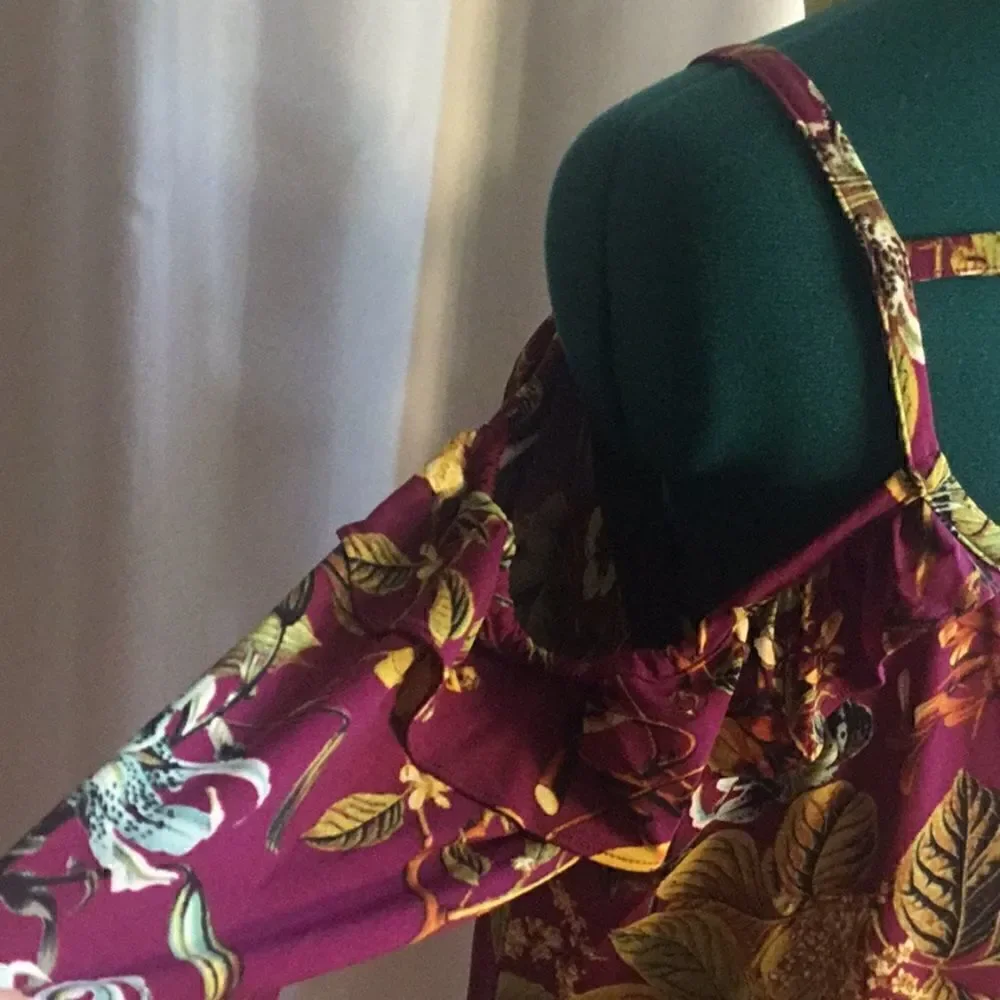 Boldly flowered dress with long sleeves, cold shoulder style in size large - Picture 12 of 14